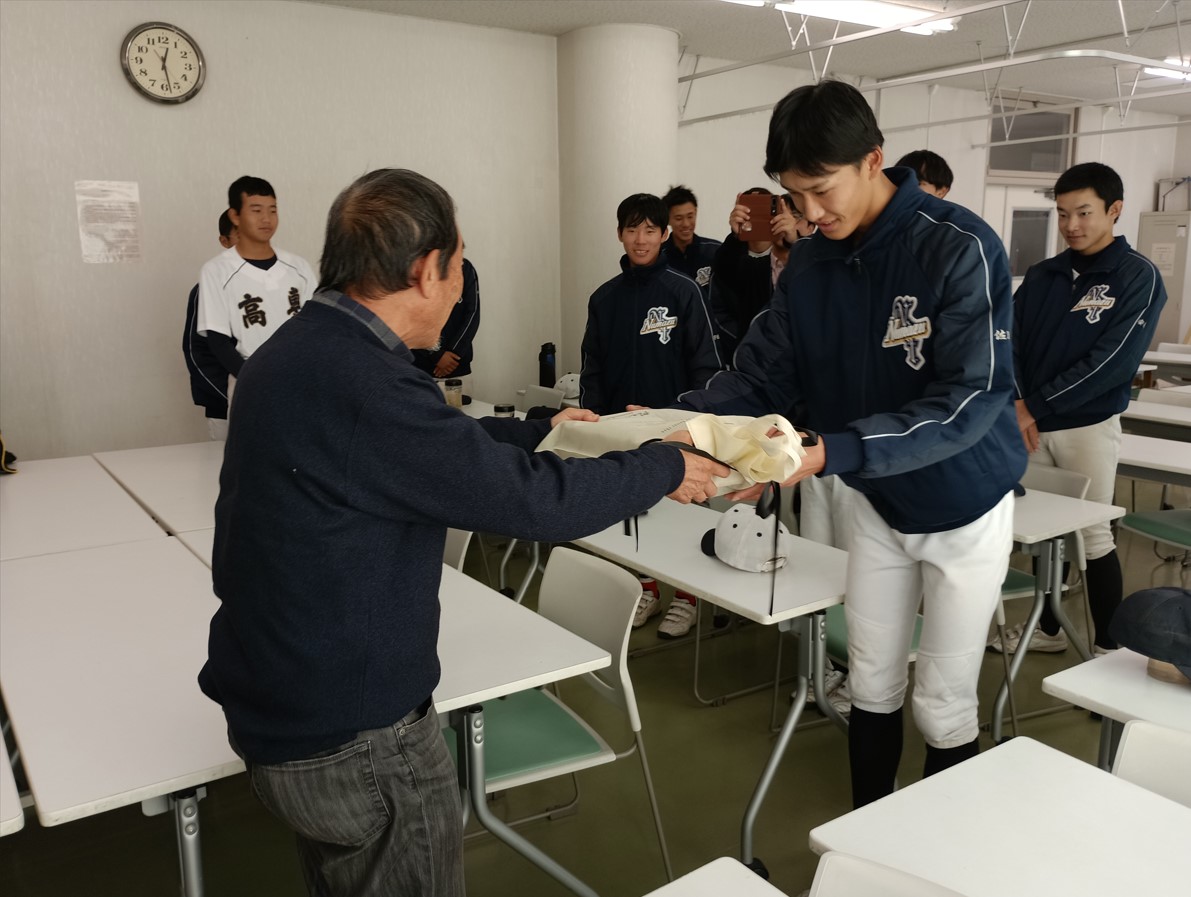 試合球贈呈